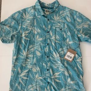 Men’s Reef Hawaiian Print Button Down Shirt